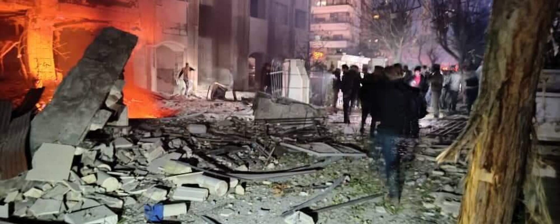 Consecuencias del bombardeo de Israel a un edificio residencial en Damasco, Siria  - Sputnik Mundo, 1920, 04.04.2023