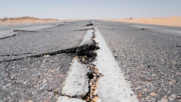 Carretera con grieta - Sputnik Mundo