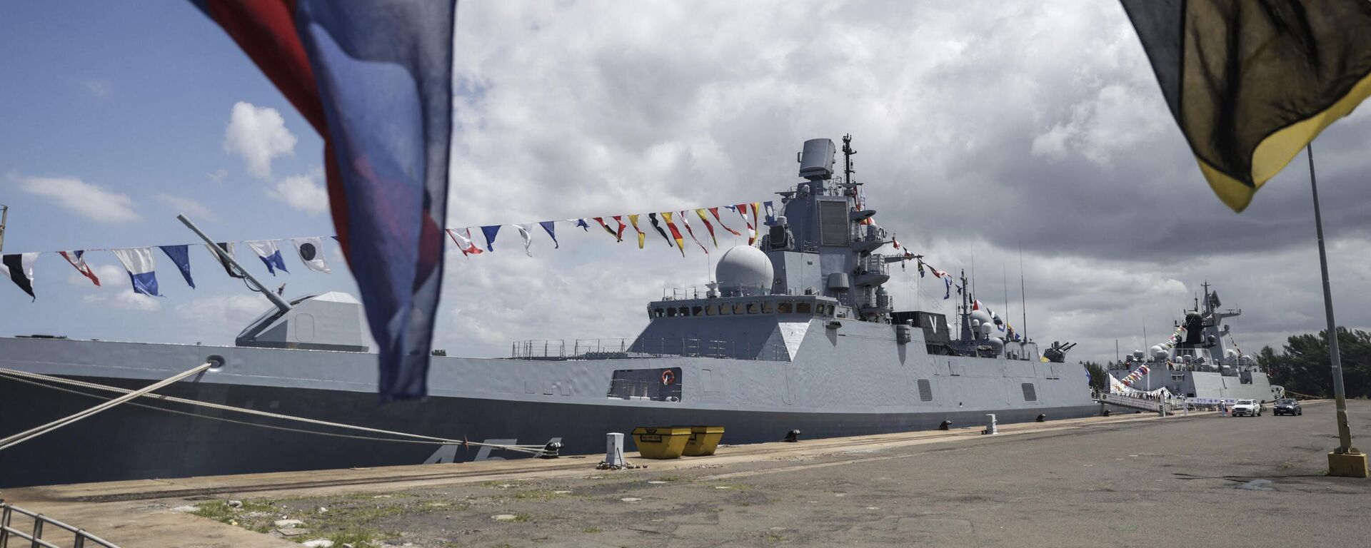 La fragata rusa Almirante Gorshkov durante las maniobras navales Mosi-II  - Sputnik Mundo, 1920, 26.02.2023