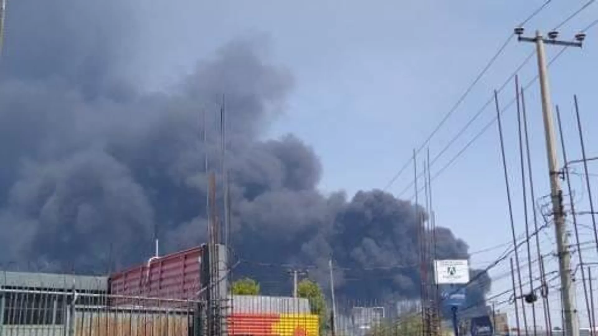 Incendio de fábrica de plástico en Ecatepec, Estado de México Incendio de fábrica de plástico en Ecatepec, Estado de México - Sputnik Mundo, 1920, 28.02.2023