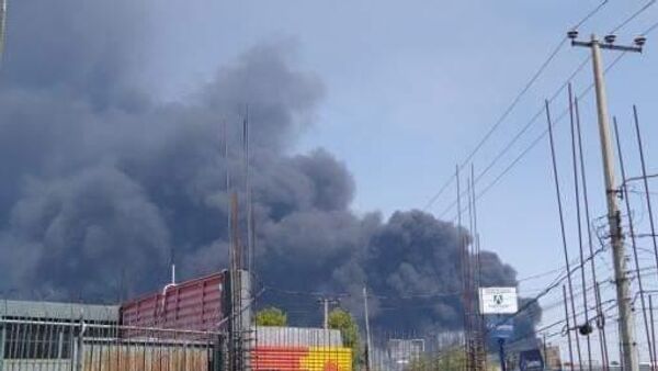 Incendio de fábrica de plástico en Ecatepec, Estado de México  - Sputnik Mundo