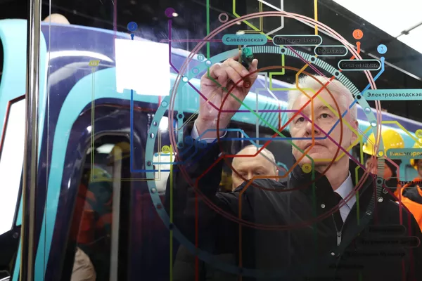 El alcalde de Moscú, Serguéi Sobianin, en la ceremonia de inauguración de la Gran línea circular del metro. - Sputnik Mundo