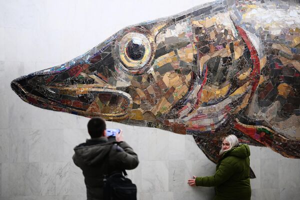 Un mosaico en el diseño de la estación Nagátinski zatón de la Gran línea circular del metro de Moscú. - Sputnik Mundo