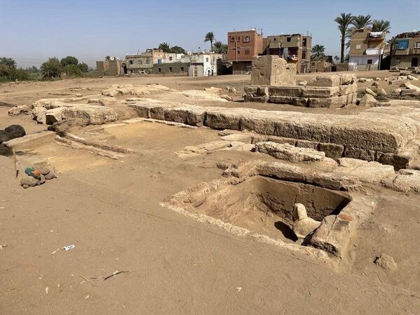 La expedición arqueológica, bajo el control de El Damaty, arrancó a mediados de febrero de este año cerca de la ciudad egipcia de Dendera, al este del templo de la diosa Hathor. La estatua fue hallada en un pabellón romano. - Sputnik Mundo