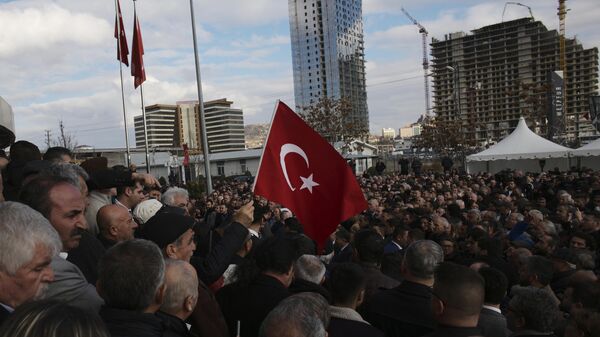 La gente espera antes de que Kemal Kilicdaroglu sea designado como su candidato común para desafiar al presidente Recep Tayyip Erdogan - Sputnik Mundo