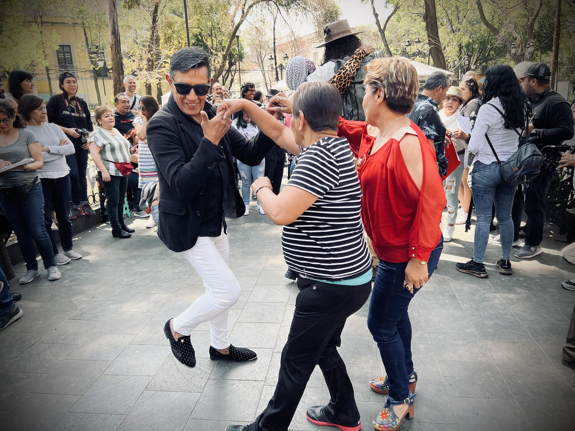 Vecinos de la Santa María la Ribera se manifiestan bailando - Sputnik Mundo, 1920, 08.03.2023