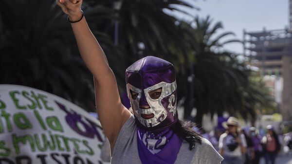 Mujeres marchan en CDMX para conmemorar el Día Internacional de la Mujer - Sputnik Mundo