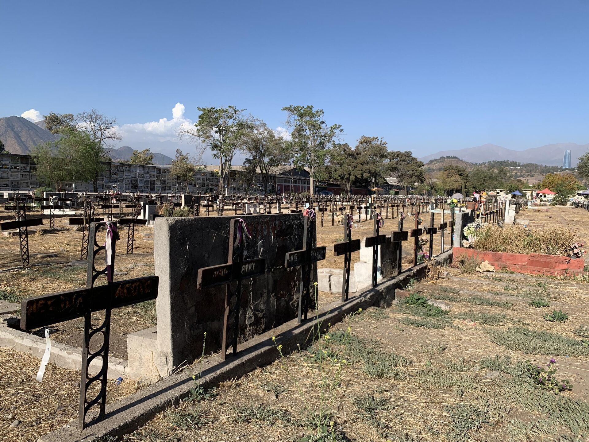 El Patio 29, sector del Cementerio General de Santiago de Chile que guarda los restos de desaparecidos enterrados clandestinamente por la dictadura de Pinochet  - Sputnik Mundo, 1920, 09.03.2023