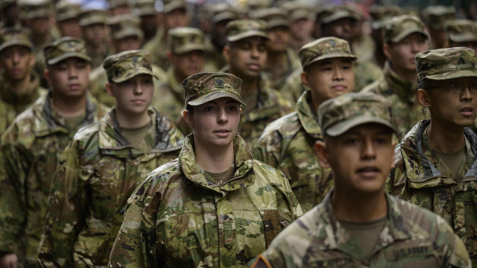 Soldados del Ejército estadounidense desfilan durante el desfile anual del Día de los Veteranos en Nueva York el 11 de noviembre de 2022 Soldados del Ejército estadounidense desfilan durante el desfile anual del Día de los Veteranos en Nueva York el 11 de noviembre de 2022 - Sputnik Mundo, 1920, 09.03.2023