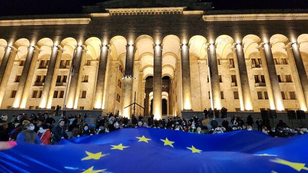 Disturbios frente al Parlamento en Tiflis - Sputnik Mundo