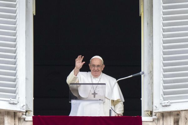 El papa Francisco —cuyo nombre secular era Jorge Mario Bergoglio— falleció el 21 abril a los 88 años en su residencia vaticana tras sufrir un derrame cerebral. Llegó a ser el primer pontífice procedente de América Latina (de Argentina) y estuvo a la cabeza de la Iglesia católica desde marzo de 2013. - Sputnik Mundo