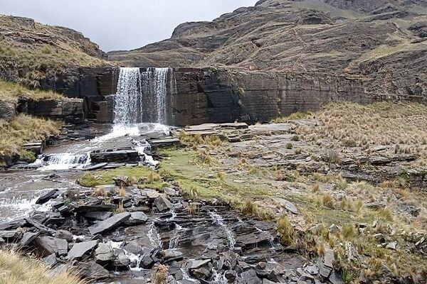 Serranías de Hampaturi, donde se encuentra la represa que sirve de agua a La Paz. - Sputnik Mundo