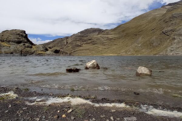 Serranías de Hampaturi, donde se encuentra la represa que sirve de agua a La Paz. - Sputnik Mundo