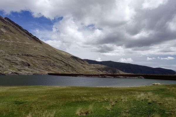 Serranías de Hampaturi, donde se encuentra la represa que sirve de agua a La Paz. - Sputnik Mundo