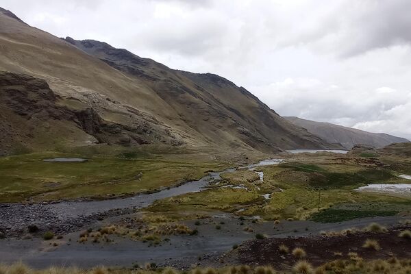 Serranías de Hampaturi, donde se encuentra la represa que sirve de agua a La Paz. - Sputnik Mundo