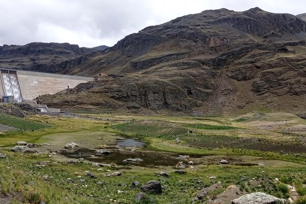 Serranías de Hampaturi, donde se encuentra la represa que sirve de agua a La Paz. - Sputnik Mundo