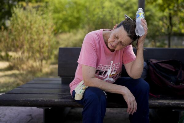 Buenos Aires ya ha batido dos veces récords de temperatura en la primera quincena de marzo. Días atrás, los termómetros alcanzaron los 38,6 °C por primera vez en 117 años. Además, se superó por primera vez el umbral de los 32,3 °C en 12 días consecutivos. - Sputnik Mundo