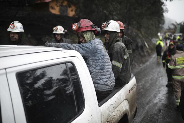 Después de la explosión, nueve mineros lograron salir por sus propios medios. Otros tres de los accidentados fueron rescatados, aunque luego de permanecer en el hospital fallecieron. - Sputnik Mundo