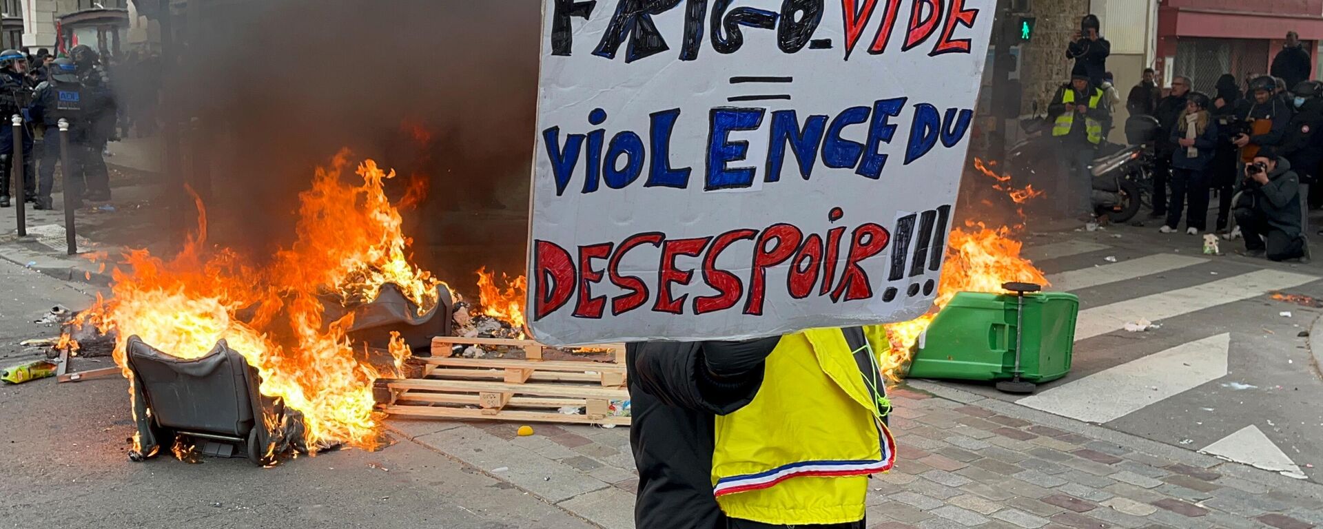 Las protestas contra la reforma de pensiones del presidente francés, Emmanuel Macron, en París - Sputnik Mundo, 1920, 23.03.2023