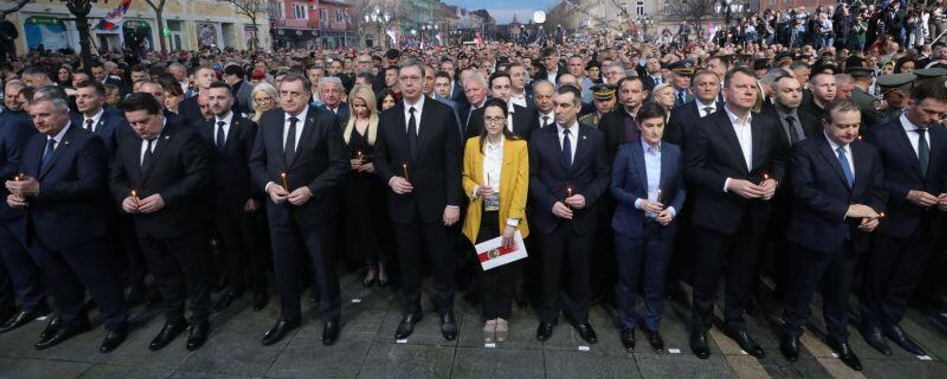 Autoridades serbias conmemoran el 24 aniversario del bombardeo de la OTAN, en una ceremonia en Sombor.  - Sputnik Mundo, 1920, 25.03.2023