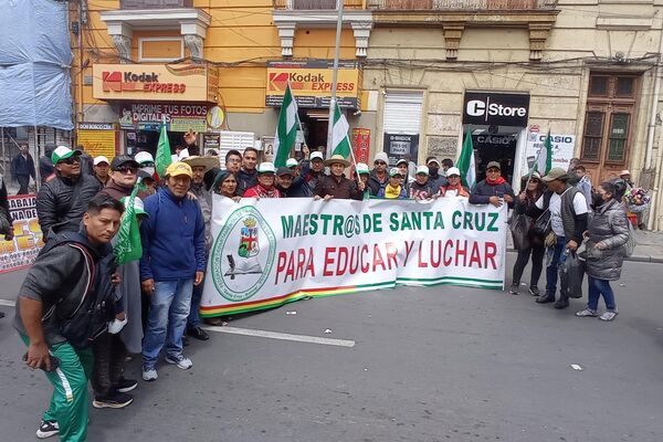 El magisterio de Santa Cruz también estuvo presente en las protestas - Sputnik Mundo