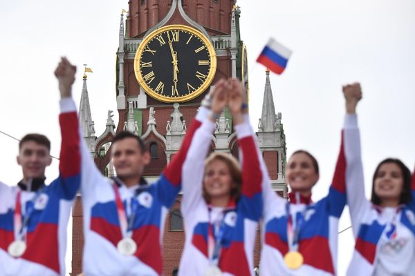 Atletas rusos, miembros del equipo nacional ruso, en un concierto después de los Juegos Olímpicos de Verano en Tokio, en la Plaza Roja de Moscú - Sputnik Mundo
