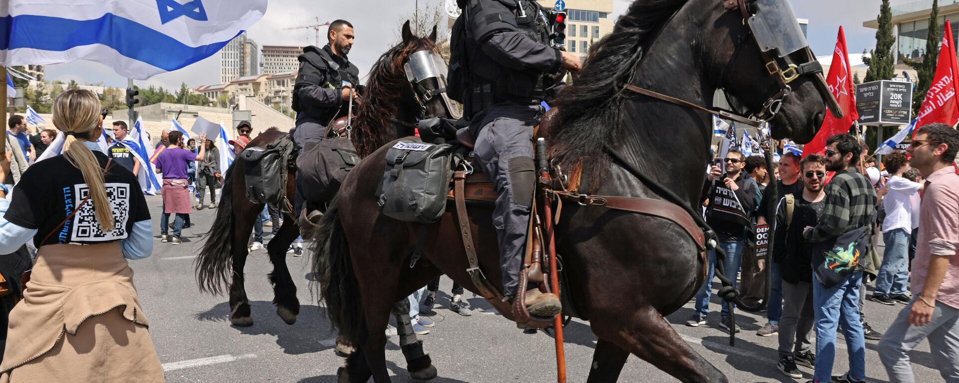 La Policía de Israel durante las masivas protestas, el 27 de marzo La Policía de Israel durante las masivas protestas, el 27 de marzo - Sputnik Mundo, 1920, 27.03.2023