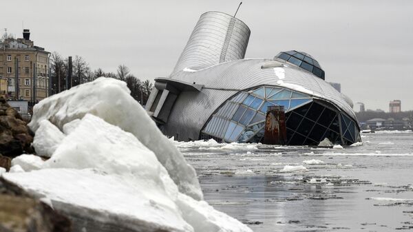 Icónico restaurante flotante de San Petersburgo Seriébriani Kit (Ballena de Plata)  - Sputnik Mundo