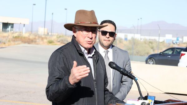 Ken Salazar  - Sputnik Mundo