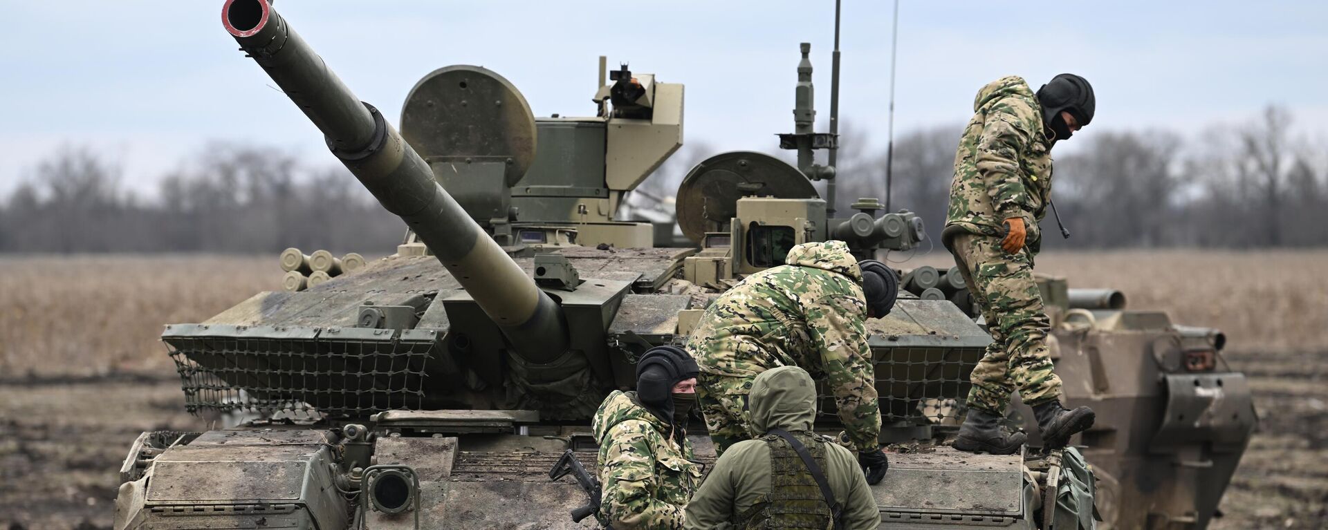 El tanque T-90M Proriv y militares rusos en la zona de la operación militar - Sputnik Mundo, 1920, 24.04.2023