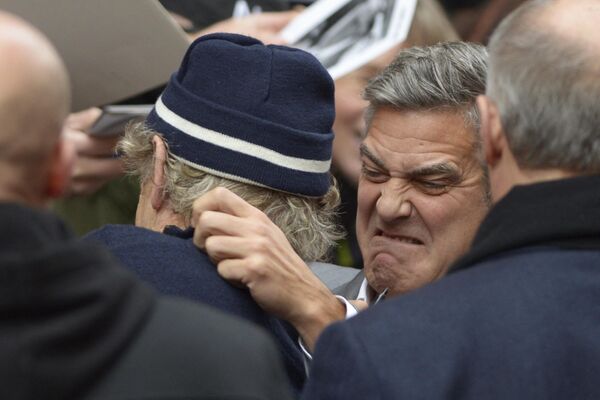 Los actores George Clooney (derecha) y Bill Murray antes de la proyección de la película Operación monumento en la 64 edición del Festival de Cine de Berlín, en la capital alemana, 2014. - Sputnik Mundo