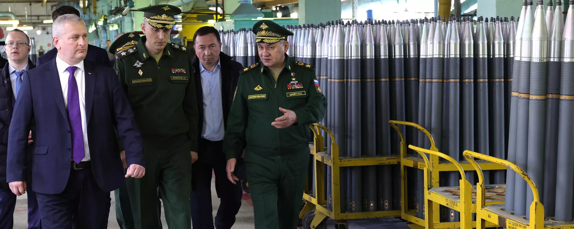 El ministro de Defensa ruso, Serguéi Shoigú, visita empresas de defensa en las regiones de Rusia El ministro de Defensa ruso, Serguéi Shoigú, visita empresas de defensa en las regiones de Rusia - Sputnik Mundo, 1920, 01.04.2023