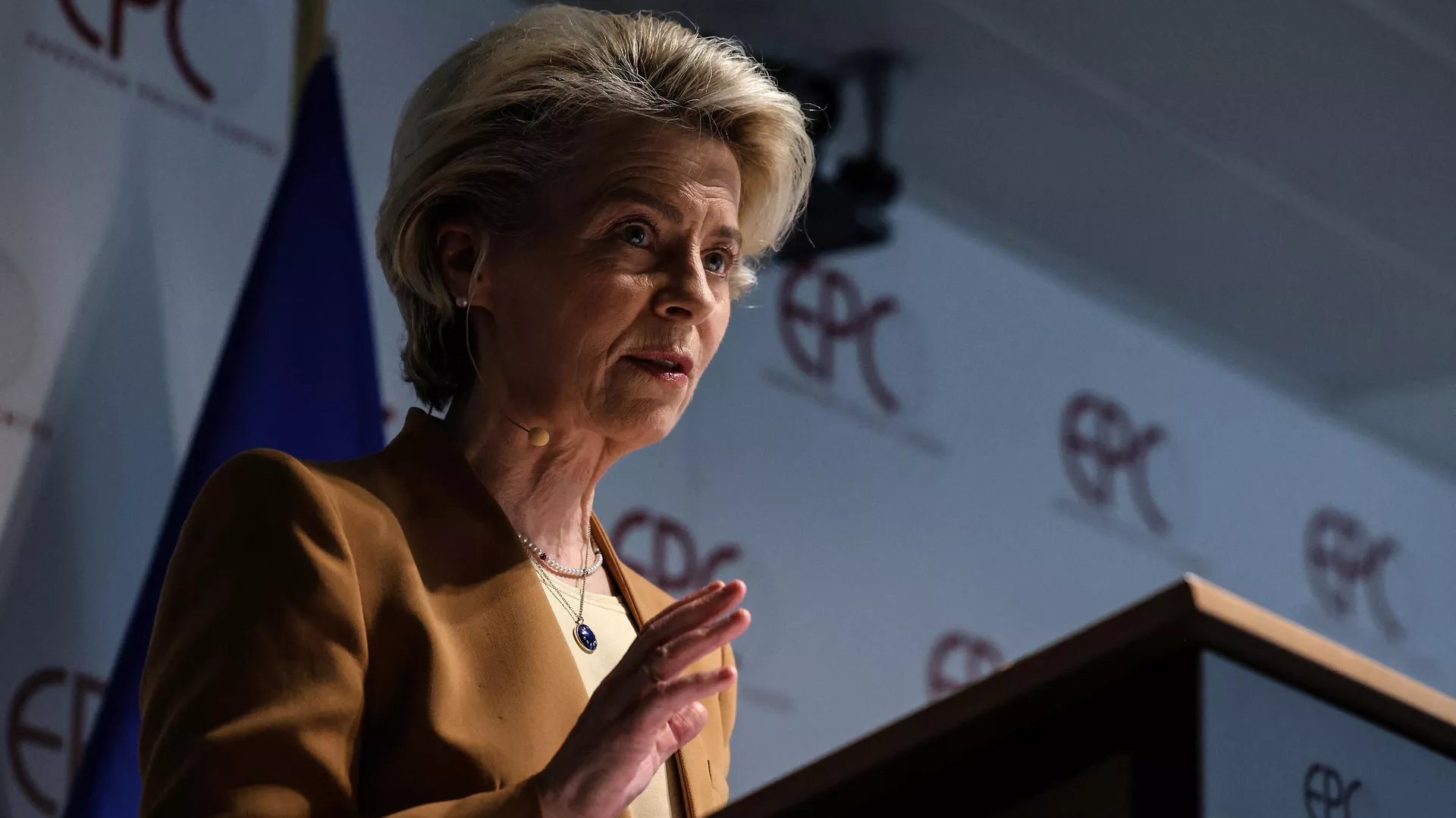 Ursula von der Leyen, la presidenta de la Comisión Europea, pronuncia un discurso sobre las relaciones entre la UE y China en el European Policy Centre (EPC) en Bruselas, Bélgica, el 30 de marzo de 2023 