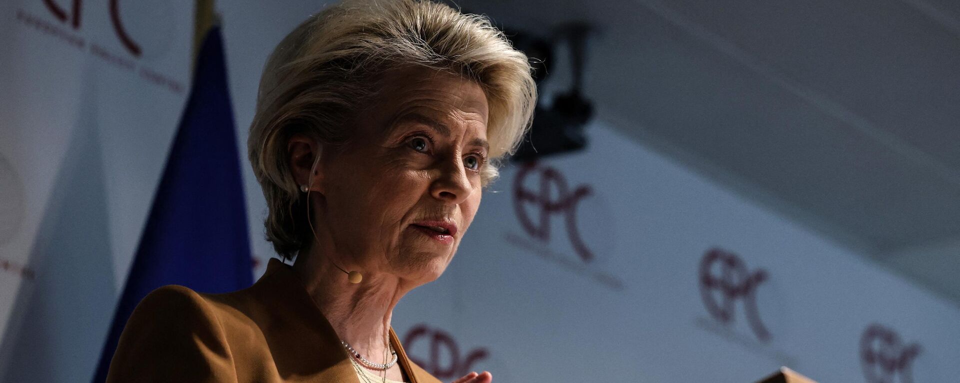 Ursula von der Leyen, la presidenta de la Comisión Europea, pronuncia un discurso sobre las relaciones entre la UE y China en el European Policy Centre (EPC) en Bruselas, Bélgica, el 30 de marzo de 2023  - Sputnik Mundo, 1920, 02.04.2023