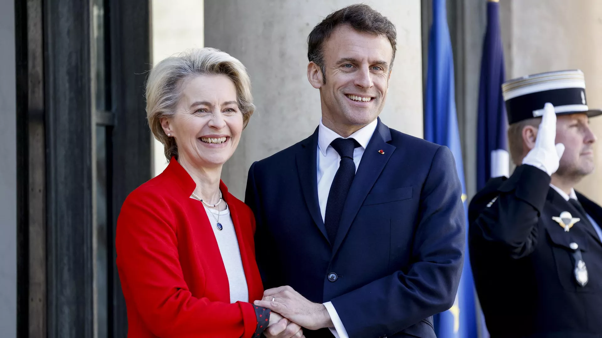 La presidenta de la Comisión Europea, Ursula von der Leyen, y el presidente de Francia, Emmanuel Macron. La presidenta de la Comisión Europea, Ursula von der Leyen, y el presidente de Francia, Emmanuel Macron.