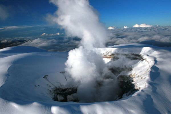 Volcán Nevado del Ruiz, en Colombia - Sputnik Mundo