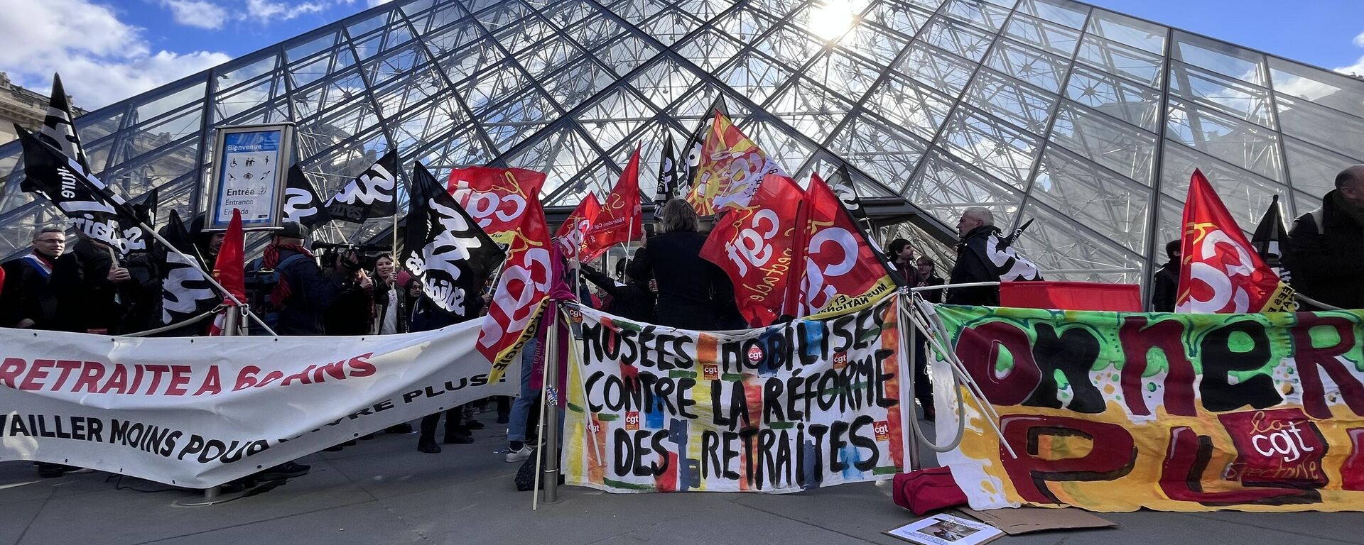 Las protestas contra la reforma de pensiones del presidente francés, Emmanuel Macron, en París - Sputnik Mundo, 1920, 06.04.2023