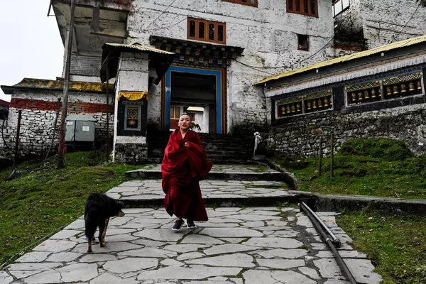 El monasterio está ubicado en una colina sobre la ciudad de Tawang, no muy lejos de la frontera tibetana, y hasta principios del siglo XX perteneció al Tíbet. El monasterio está ubicado en una colina sobre la ciudad de Tawang, no muy lejos de la frontera tibetana, y hasta principios del siglo XX perteneció al Tíbet. - Sputnik Mundo