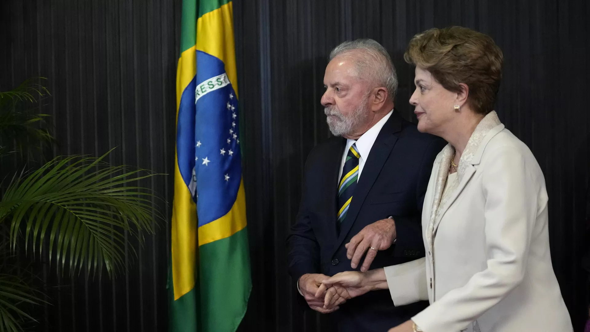 El mandatario brasileño, Luiz Inácio Lula da Silva, y la expresidenta de Brasil y actual jefa del Nuevo Banco del Desarrollo (NDB), Dilma Roussef El mandatario brasileño, Luiz Inácio Lula da Silva, y la expresidenta de Brasil y actual jefa del Nuevo Banco del Desarrollo (NDB), Dilma Roussef - Sputnik Mundo, 1920, 13.04.2023