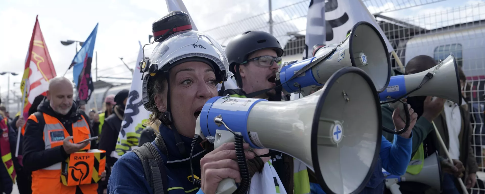 Protestas contra la reforma de las pensiones en París Protestas contra la reforma de las pensiones en París - Sputnik Mundo, 1920, 13.04.2023