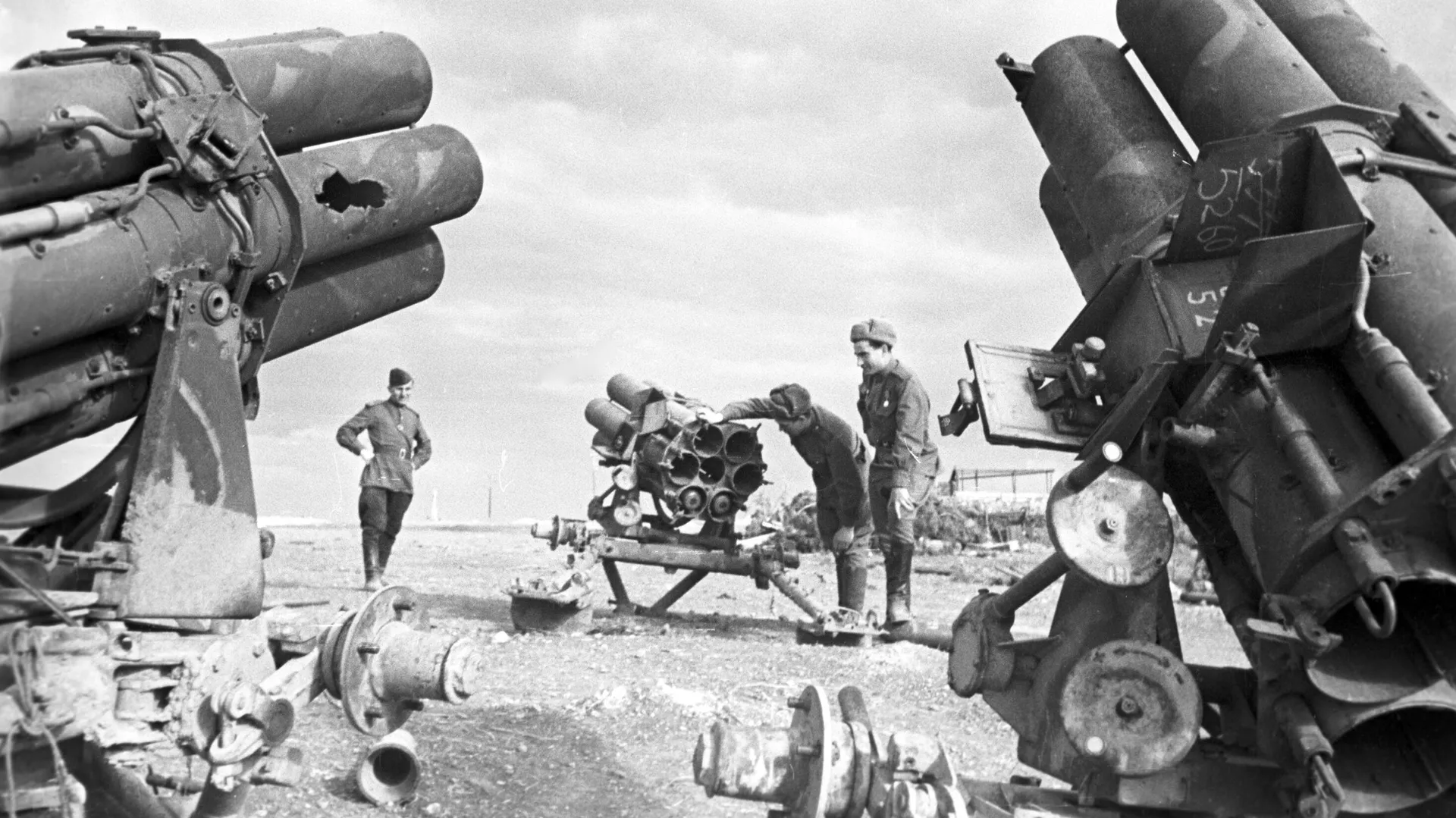 Lanzacohetes Trophy Nebelwerfer capturados por las fuerzas soviéticas durante la Segunda Guerra Mundial
