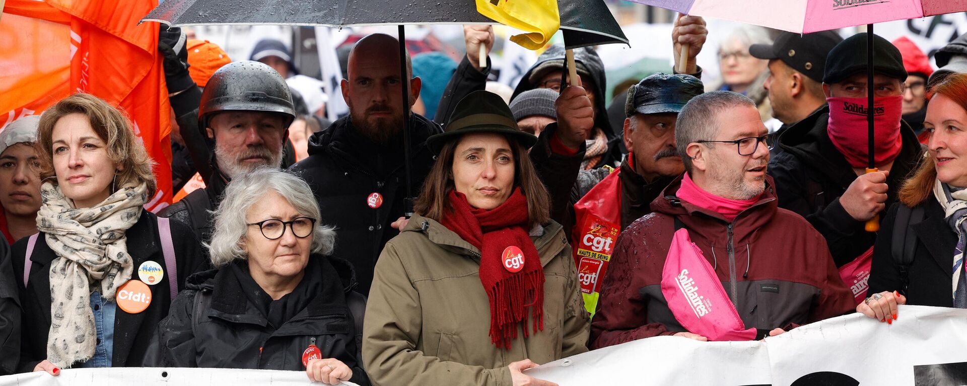 Autoridades de la CGT de Francia, en el centro, la secretaria general, Sophie Binet - Sputnik Mundo, 1920, 14.04.2023