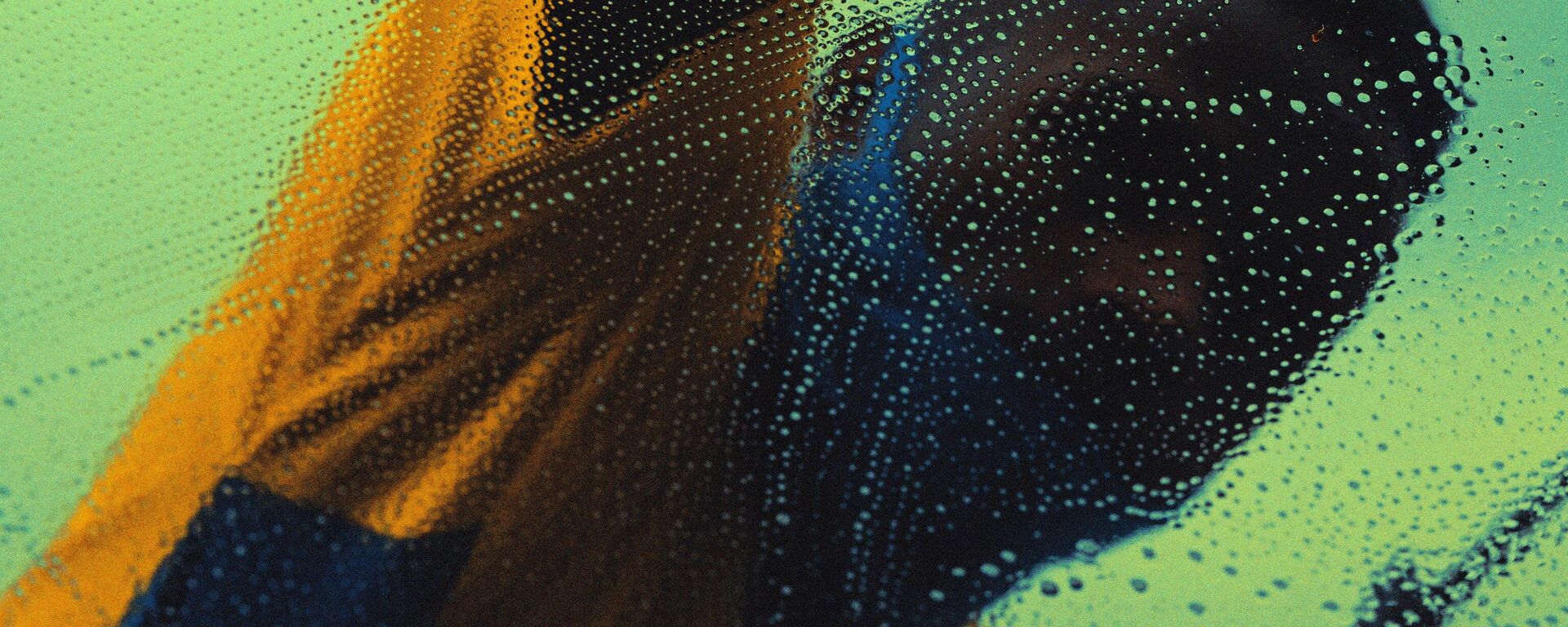 Un hombre lavando un parabrisas (imagen de referencia) - Sputnik Mundo, 1920, 14.04.2023