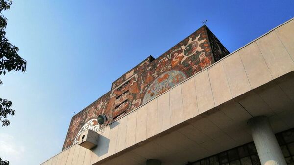 Una de las caras del mural de Juan O'Gorman que reviste la Biblioteca Central de la UNAM, ubicada en Ciudad Universitaria, Ciudad de México - Sputnik Mundo