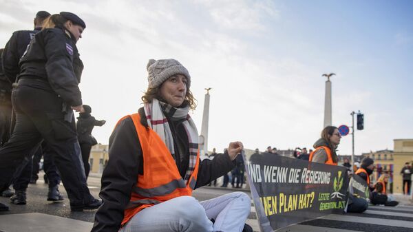 Una de las activistas del movimiento contra el cambio climático Letzte Generation (archivo) - Sputnik Mundo