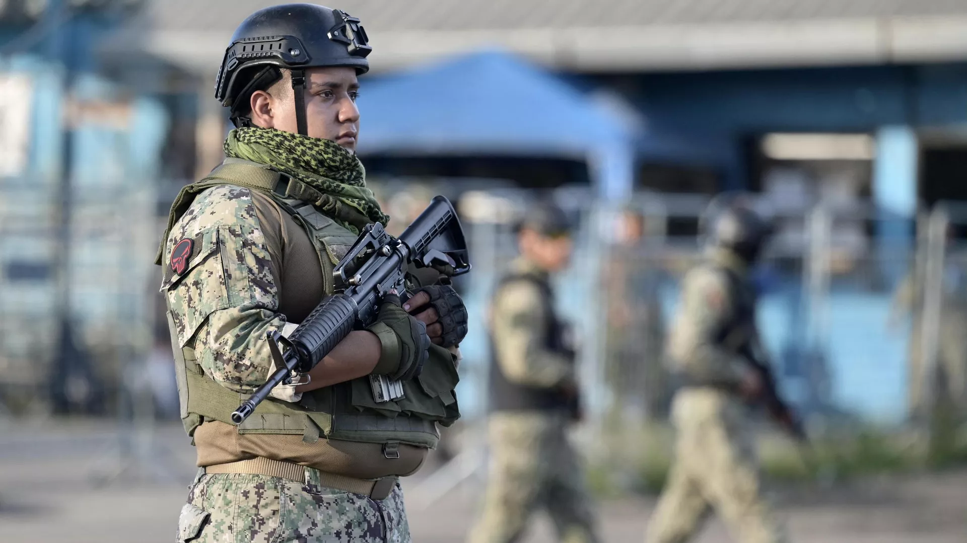 Un militar ecuatoriano fuera de la Penitenciaría del Litoral, en Guayaquil Un militar ecuatoriano fuera de la Penitenciaría del Litoral, en Guayaquil - Sputnik Mundo, 1920, 18.04.2023