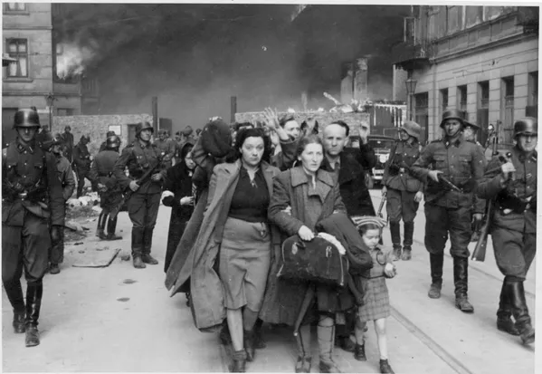 El gueto de Varsovia, creado por los nazis en 1940, fue el mayor gueto judío de Europa. Albergaba a 450.000 personas, tanto judíos de Varsovia como refugiados de otras ciudades. El gueto de Varsovia, creado por los nazis en 1940, fue el mayor gueto judío de Europa. Albergaba a 450.000 personas, tanto judíos de Varsovia como refugiados de otras ciudades. - Sputnik Mundo