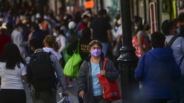 Vista de personas en el centro de Ciudad de México, el 3 de febrero de 2021, cuando el índice de desempleo subió a causa de la pandemia de coronavirus (imagen referencial).  - Sputnik Mundo