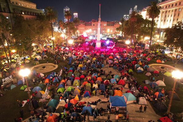Manifestación contra la inflación frente al palacio presidencial de la Casa Rosada en la Plaza de Mayo de Buenos Aires, Argentina. Manifestación contra la inflación frente al palacio presidencial de la Casa Rosada en la Plaza de Mayo de Buenos Aires, Argentina. - Sputnik Mundo