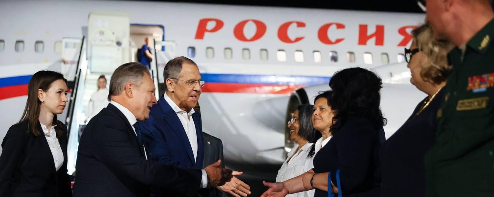 Serguéi Lavrov, canciller ruso tras aterrizar en el aeropuerto de La Habana, Cuba - Sputnik Mundo, 1920, 21.04.2023